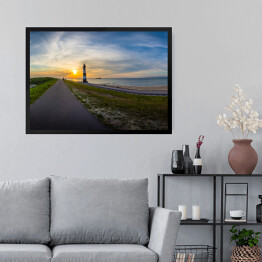 Obraz w ramie Długa droga w stronę słońca i latarnia morska, Breskens - Holandia