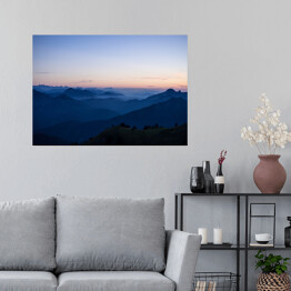 Plakat Góry w ciemnych odcieniach koloru niebieskiego
