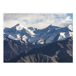 Plakat samoprzylepny Cieniowanie pasmo górskie z pochmurnym niebem w Leh Ladakh