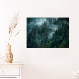 Plakat Kolejka górska w chmurach nad zamglonym lasem