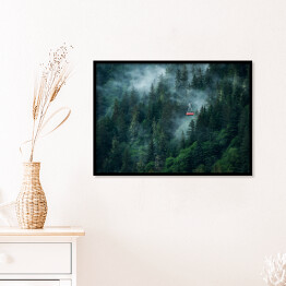 Plakat w ramie Kolejka górska w chmurach nad zamglonym lasem