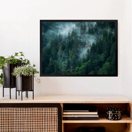 Obraz w ramie Kolejka górska w chmurach nad zamglonym lasem