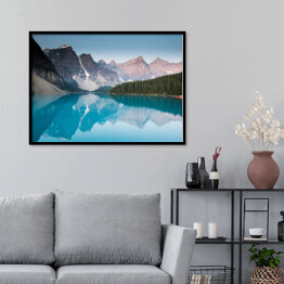 Plakat w ramie Odbicie lustrzane gór w Jeziorze Moraine, Kanada
