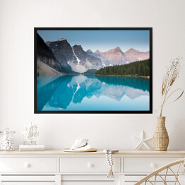 Obraz w ramie Odbicie lustrzane gór w Jeziorze Moraine, Kanada