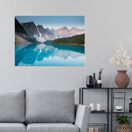 Plakat samoprzylepny Odbicie lustrzane gór w Jeziorze Moraine, Kanada