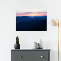 Plakat Różowy wschód słońca w górach