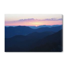 Obraz na płótnie Różowy wschód słońca w górach