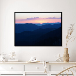 Plakat w ramie Różowy wschód słońca w górach