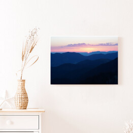 Obraz na płótnie Różowy wschód słońca w górach