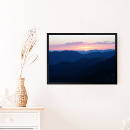 Obraz w ramie Różowy wschód słońca w górach