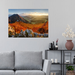 Plakat samoprzylepny Górski krajobraz jesienny z kolorowym lasem