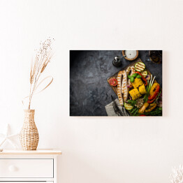 Obraz na płótnie Grillowane kiełbaski z warzywami
