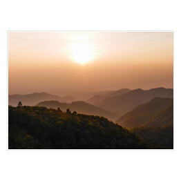 Plakat Panoramiczna sceneria z górą Doi Chang o zmierzchu