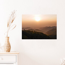 Plakat samoprzylepny Panoramiczna sceneria z górą Doi Chang o zmierzchu