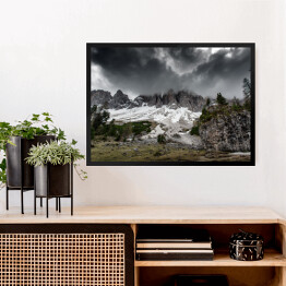 Obraz w ramie Las i ośnieżone góry, Dolomity w pochmurny dzień