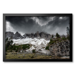 Obraz w ramie Las i ośnieżone góry, Dolomity w pochmurny dzień