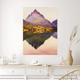 Plakat Odbicie góry w norweskim jeziorze jesienią