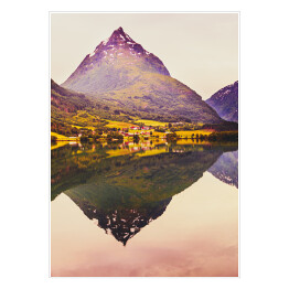Plakat Odbicie góry w norweskim jeziorze jesienią