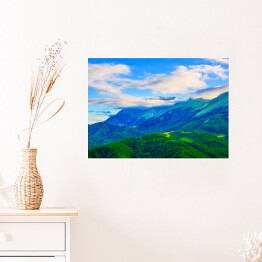 Plakat Białe chmury nad górami porośniętymi roślinnością, Włochy