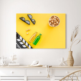 Obraz na płótnie Popcorn i woda sodowa na żółtym tle