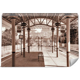 Fototapeta samoprzylepna Zabytkowa stacja kolejowa za dnia