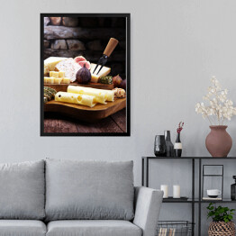 Obraz w ramie Różne sery z figami na talerzu