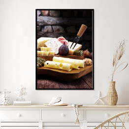 Plakat w ramie Różne sery z figami na talerzu