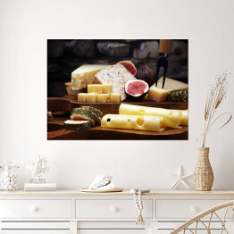 Plakat Różne sery i figi na talerzu