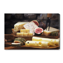Obraz na płótnie Różne sery i figi na talerzu