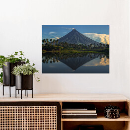 Plakat samoprzylepny Wulkan Mayon, Filipiny, z palmami i jeziorem u podnóża