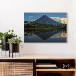 Obraz na płótnie Wulkan Mayon, Filipiny, z palmami i jeziorem u podnóża