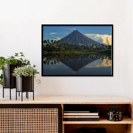 Plakat w ramie Wulkan Mayon, Filipiny, z palmami i jeziorem u podnóża