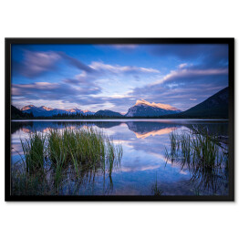 Plakat w ramie Krajobraz Banff, Kanada - jezioro o świcie