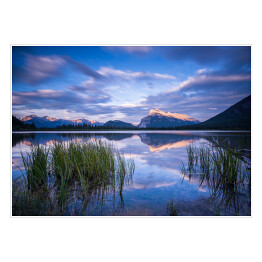 Plakat samoprzylepny Krajobraz Banff, Kanada - jezioro o świcie