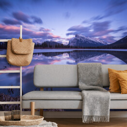 Fototapeta samoprzylepna Wieczorny krajobraz Banff w różowych i niebieskich barwach