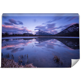 Fototapeta winylowa zmywalna Wieczorny krajobraz Banff w różowych i niebieskich barwach