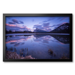 Obraz w ramie Wieczorny krajobraz Banff w różowych i niebieskich barwach