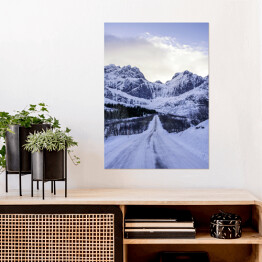 Plakat samoprzylepny Lofoty, ośnieżona droga, Norwegia