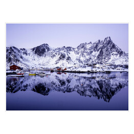 Plakat samoprzylepny Norweska wioska przy łańcuchu górskim 