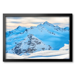 Obraz w ramie Szczyty gór zasypane śniegiem