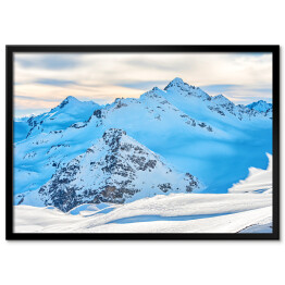Plakat w ramie Szczyty gór zasypane śniegiem