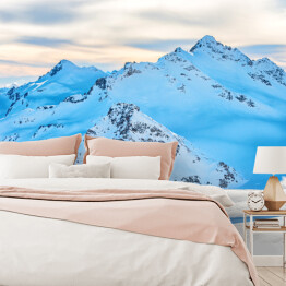 Fototapeta samoprzylepna Szczyty gór zasypane śniegiem
