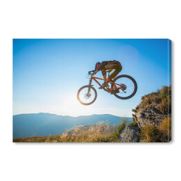 Obraz na płótnie Zawodowy jeździec skacze na rowerze w blasku słońca