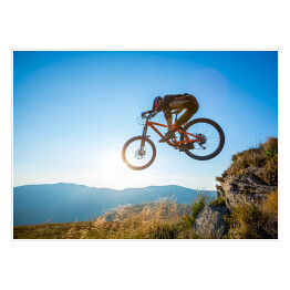 Plakat Zawodowy jeździec skacze na rowerze w blasku słońca