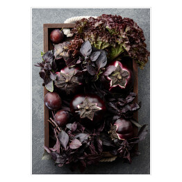 Plakat samoprzylepny Drewniana taca z purpurowymi warzywami