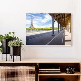 Obraz na płótnie Widok na ulicę Paryża oraz na Wieżę Eiffla