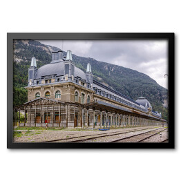 Obraz w ramie Stacja kolejowa Canfranc, Huesca, Hiszpania