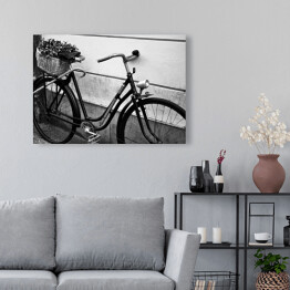 Obraz na płótnie Rower na ulicach Pragi w odcieniach czerni i bieli