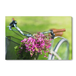 Obraz na płótnie Rower z różowymi kwiatami w koszu