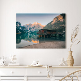 Obraz na płótnie Dom nad jeziorem w Dolomitach